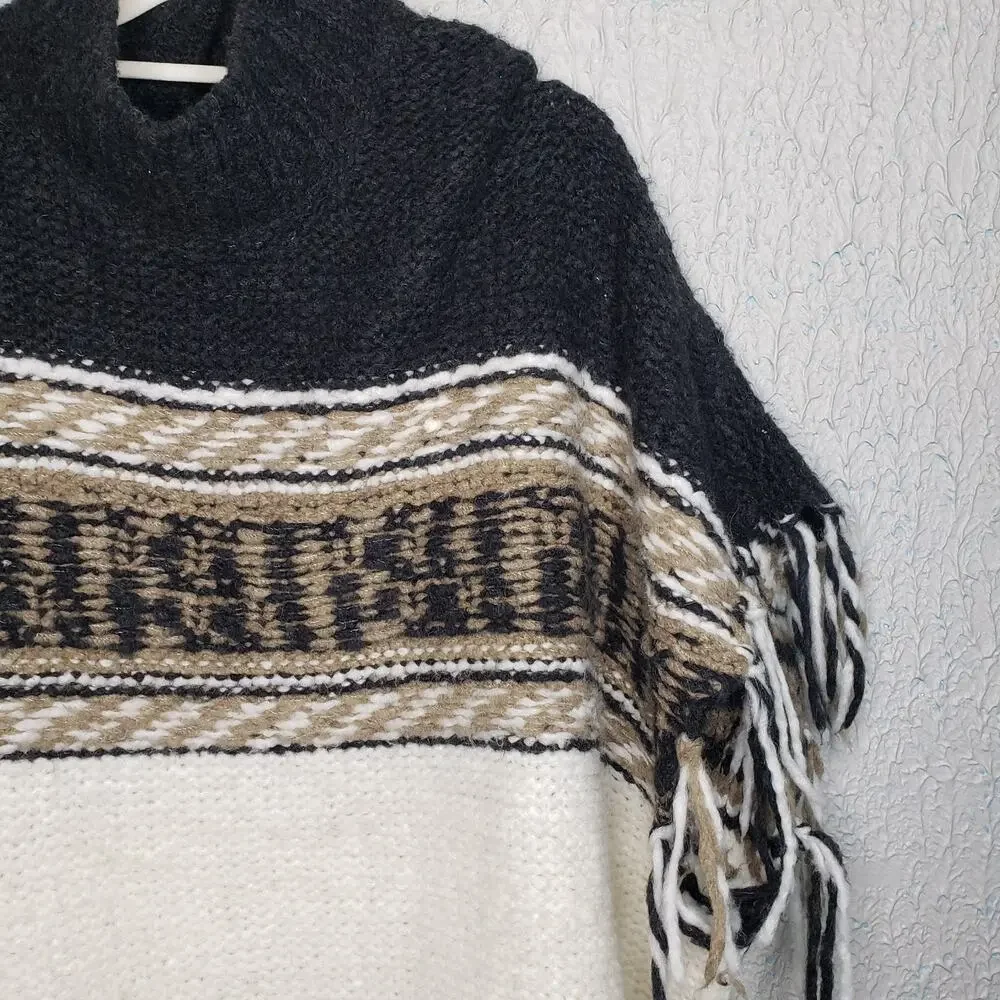 Free People Poncho Labyrinth Knit Acrylic Wool Angora Womens Sz XS S Fringe